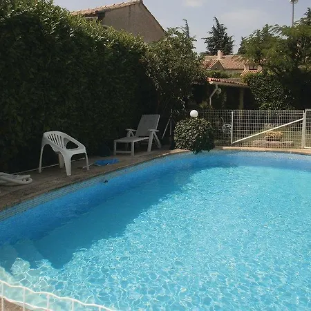 Two-bedroom Holiday In Nîmes