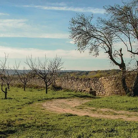 Two-bedroom Holiday In * Nîmes