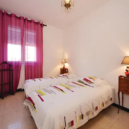 Feriehus Two-bedroom Holiday In Nîmes