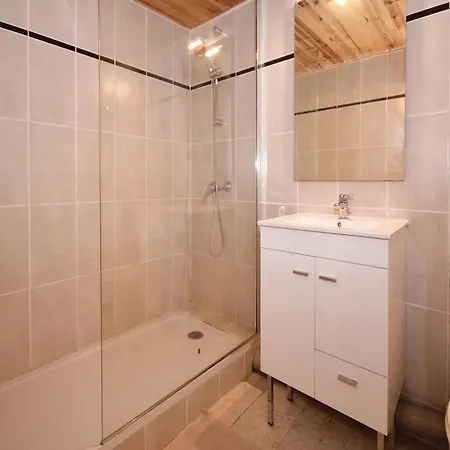 Two-bedroom Holiday In * Nîmes