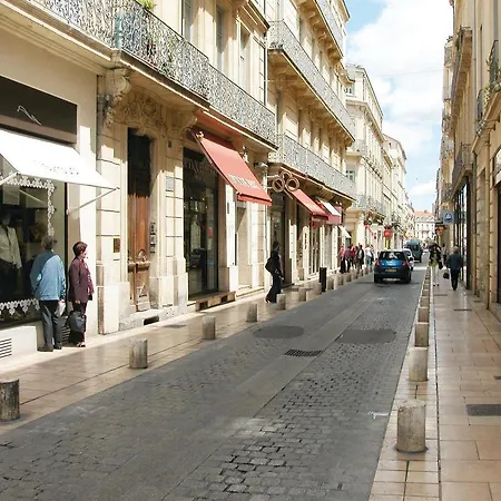 Two-bedroom Holiday In * Nîmes